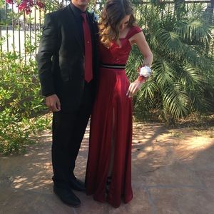 windsor | red cap sleeve sweetheart dress